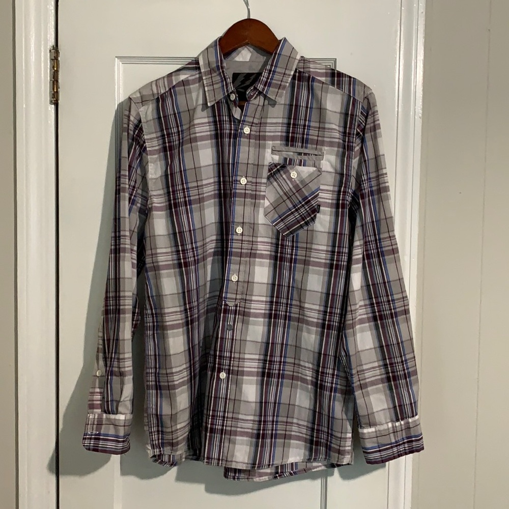 Ampufy button up